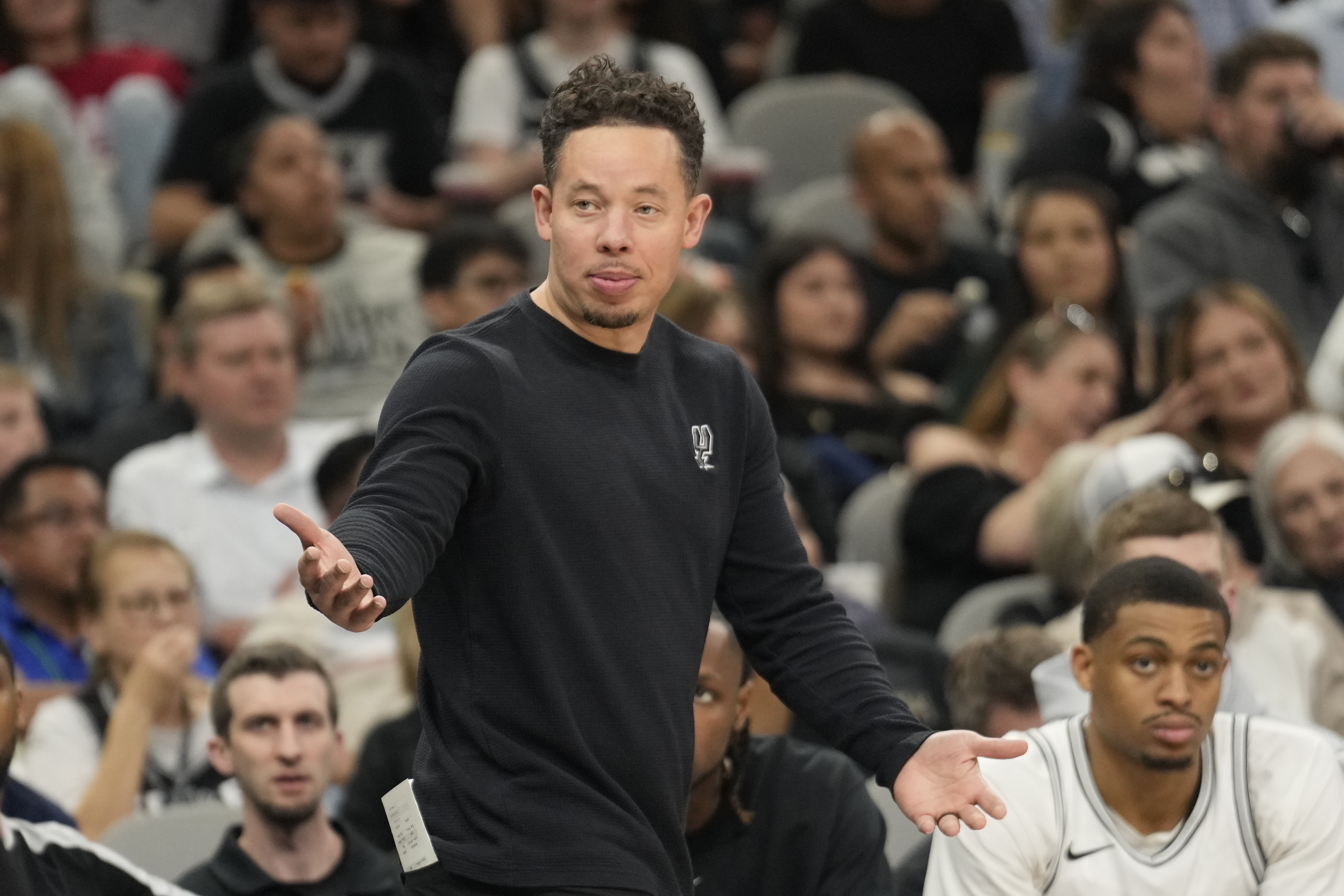 glow-kaiyun.com-米奇谈失利：不满意球队的身体对抗强度 这方面我们要提升