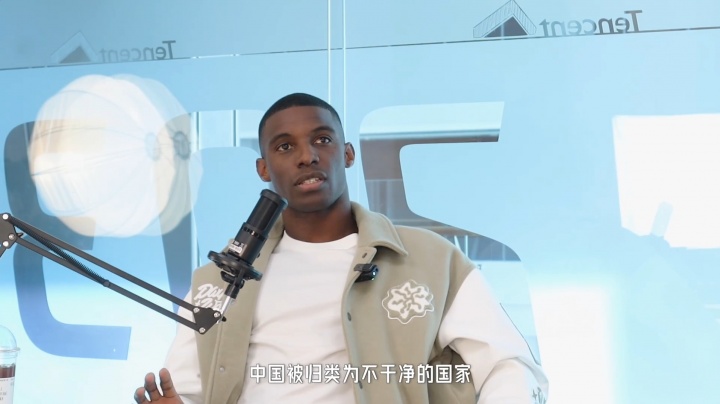 glow-kaiyun.com-法比奥：欧洲人说中国脏乱差 我说你们根本不了解 待两周都不想走