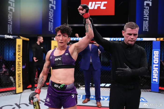 开云app下载-张伟丽无法夺回金腰带？听听杨迪罗巴怎么说！|邓恩|蝇量级|UFC|塔巴莎·里奇|MMA_新浪体育_新浪新闻